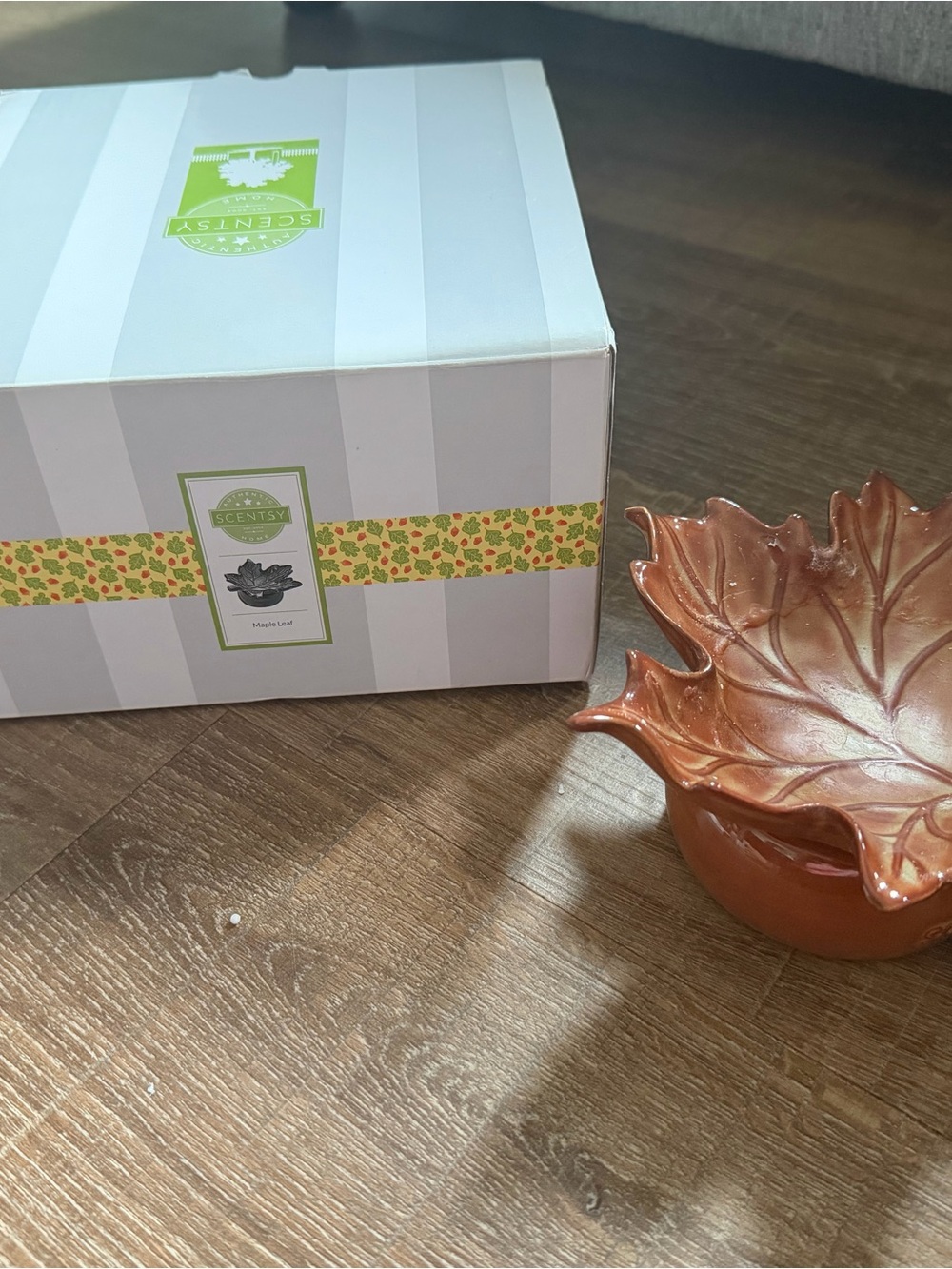 Scentsy Glossy Maple Leaf Wax Warmer in Copper Orange